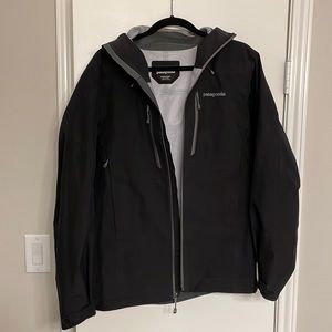 Men’s Patagonia - three layer Gore-Tex waterproof jacket